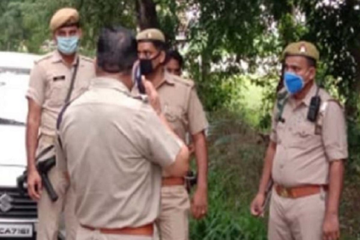 UP Crime News: Many lakhs looted by eight crooks in a temple in Baghpat city
