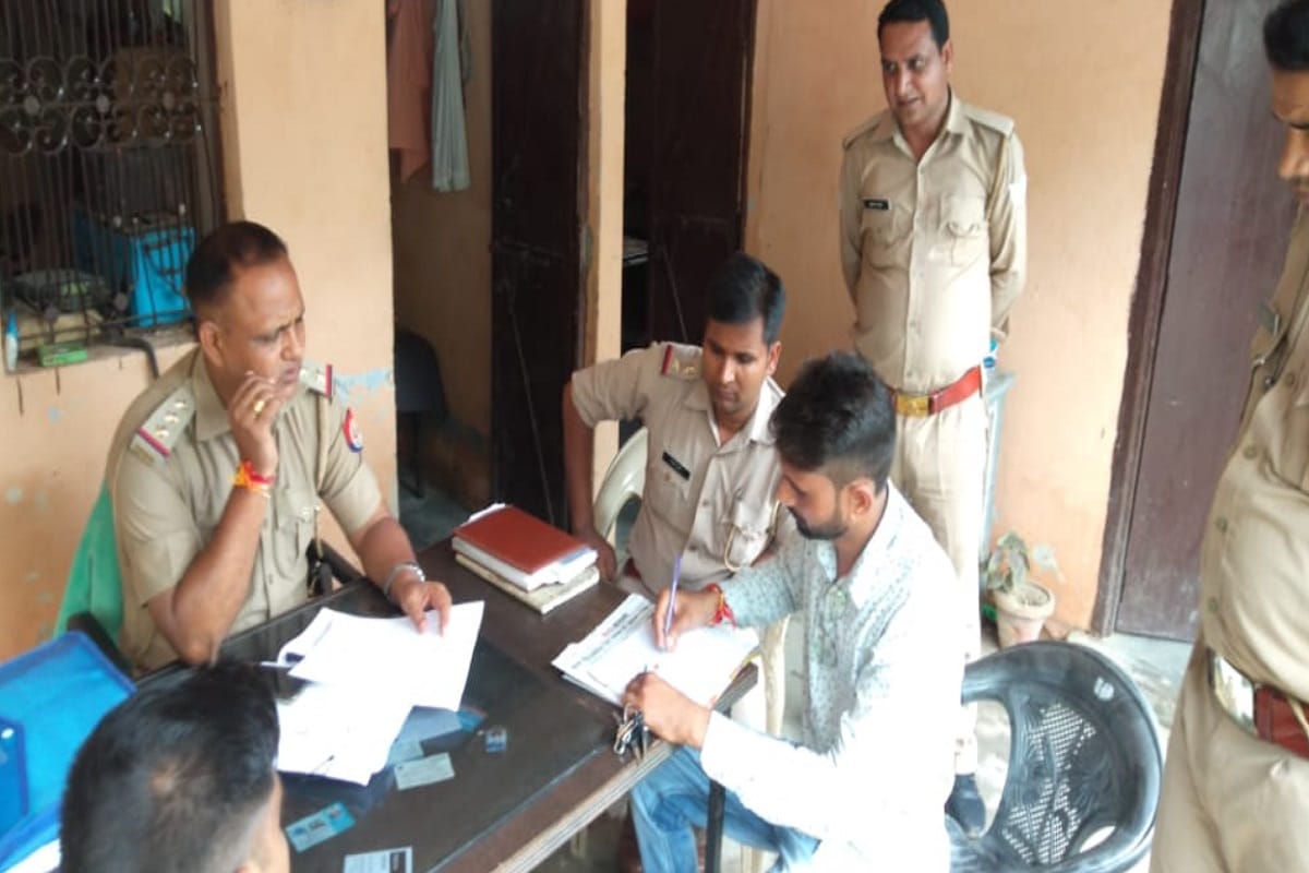 UP Crime News: Miscreants have looted a gold chain from couple in Kharkhoda area of Meerut