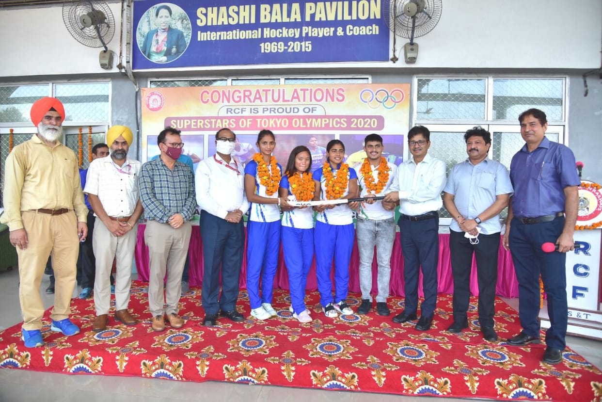 Hockey players welcome on arrival at RCF