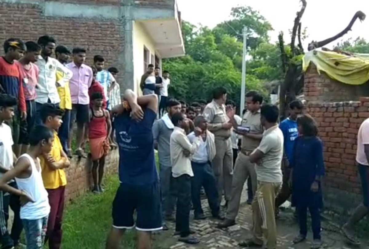 UP: Laborer's body found hanging from tree in Auraiya, accused of murder