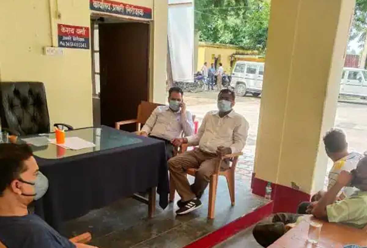 Truck robbed after assaulting Assistant Commissioner GST team in Fatehpur, case filed against six