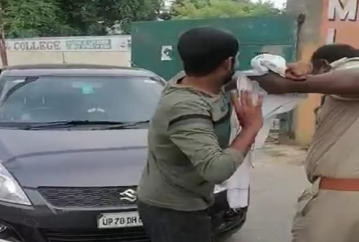 Drunken youth beat up the constable, also tussle with the lady police, video viral