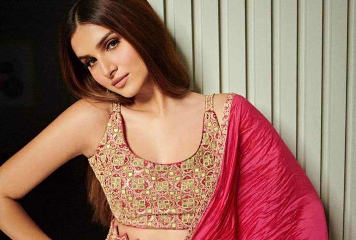 tara sutaria looks stunning in a cherry red pre draped satin silk saree pictures goes viral