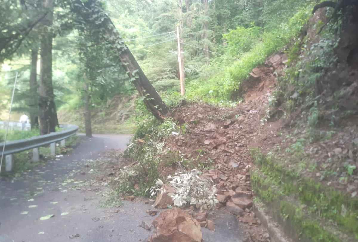 Himachal Weather Forecast Update Today: Vehicles damaged due to landslides and trees, boulder fell on Kalka-Shimla highway, heavy rainfall alert again