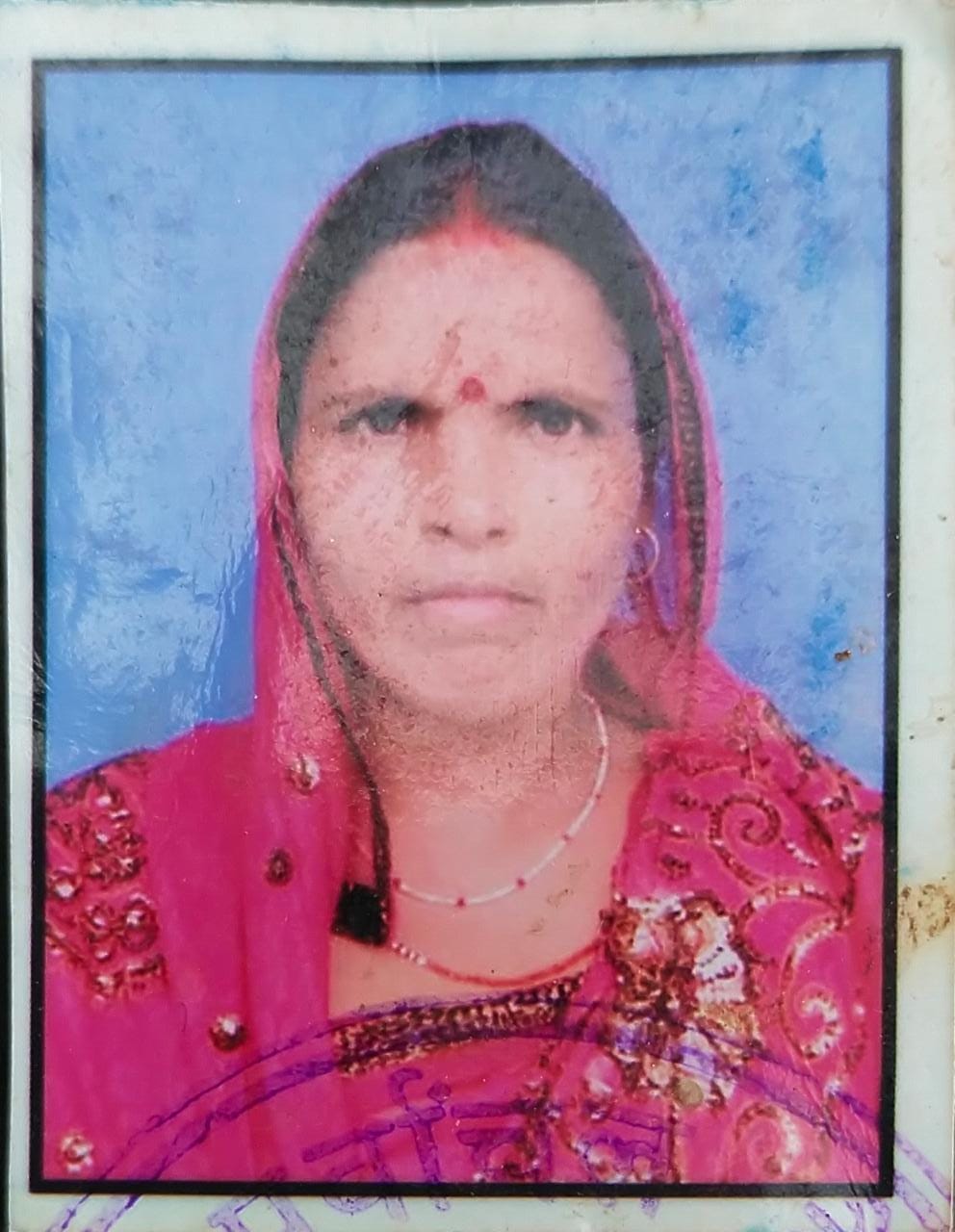 etawah news,woman worker died due to current