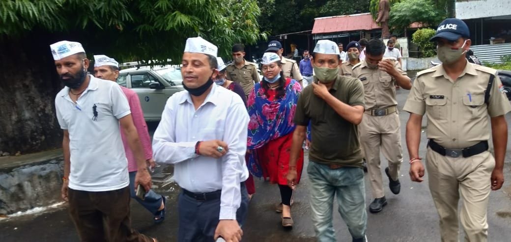 Five AAP workers arrested for burning DGP's effigy