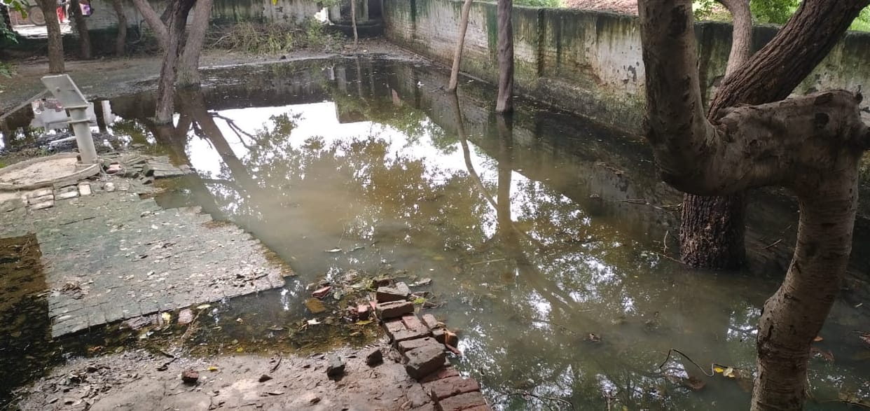 Cracks occurred in three of the four rooms of the composite school