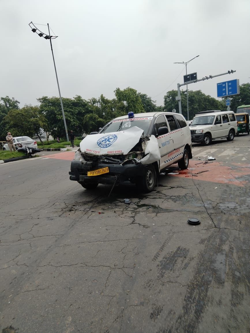 Ambulance havoc in Chandigarh came at a high speed, six vehicles including three Activas collided, one died