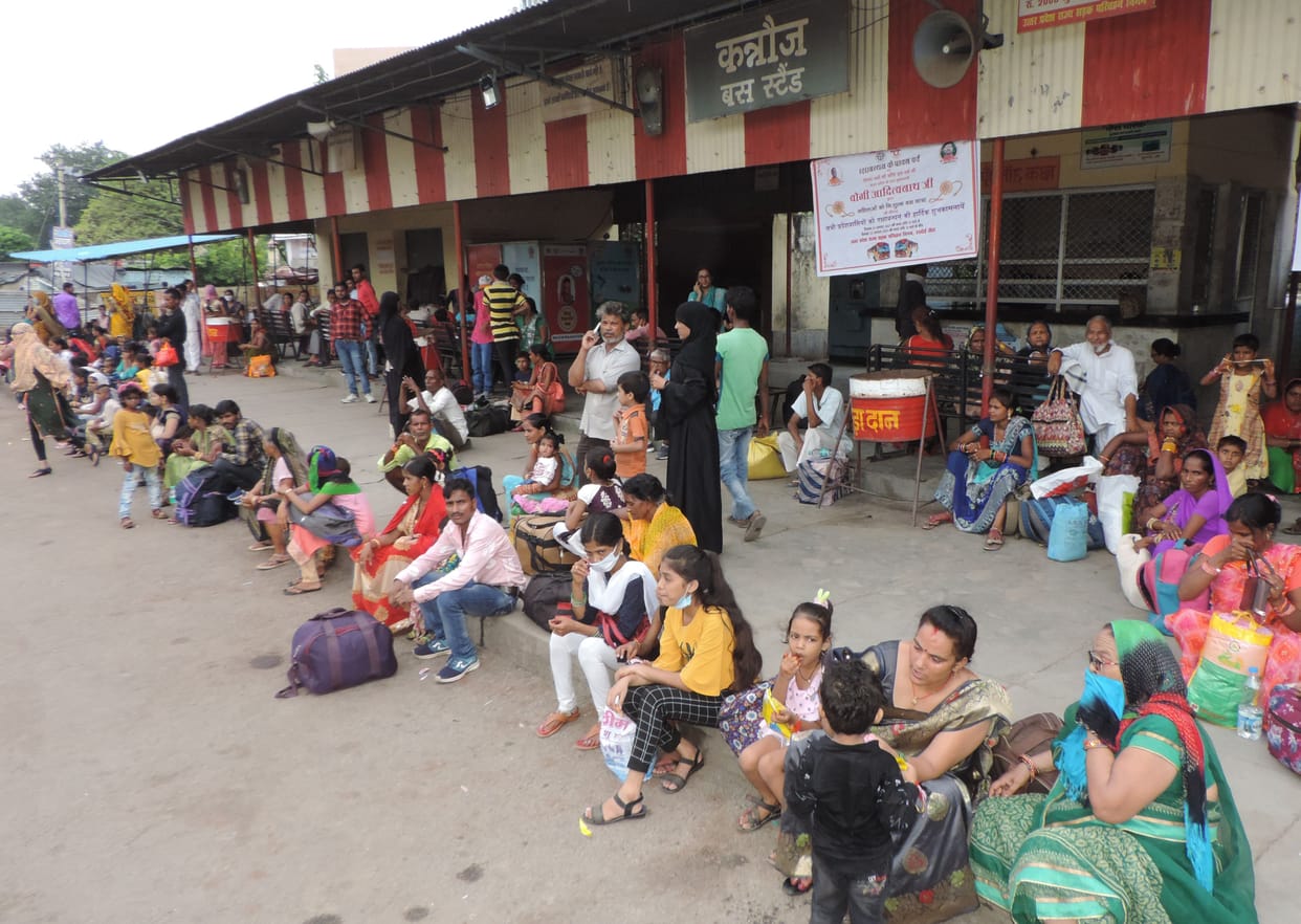 Sisters return after Rakshabandhan, upset