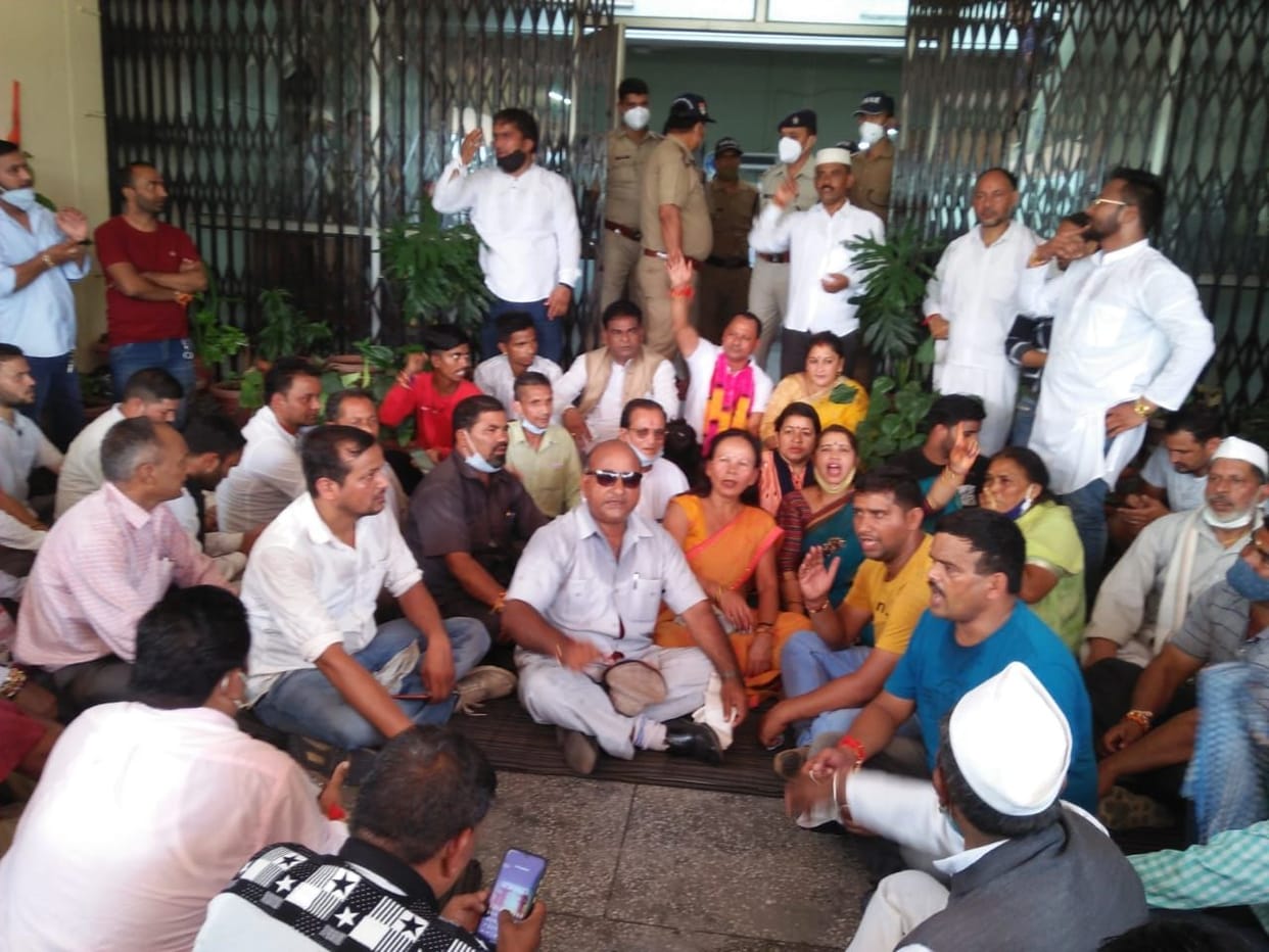 Former MLA Farswan sitting on a 24-hour fast in support of the movement of JIP members