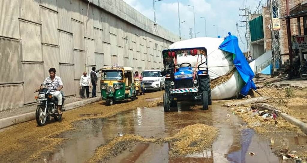 Service road was not built even on the orders of the High Court