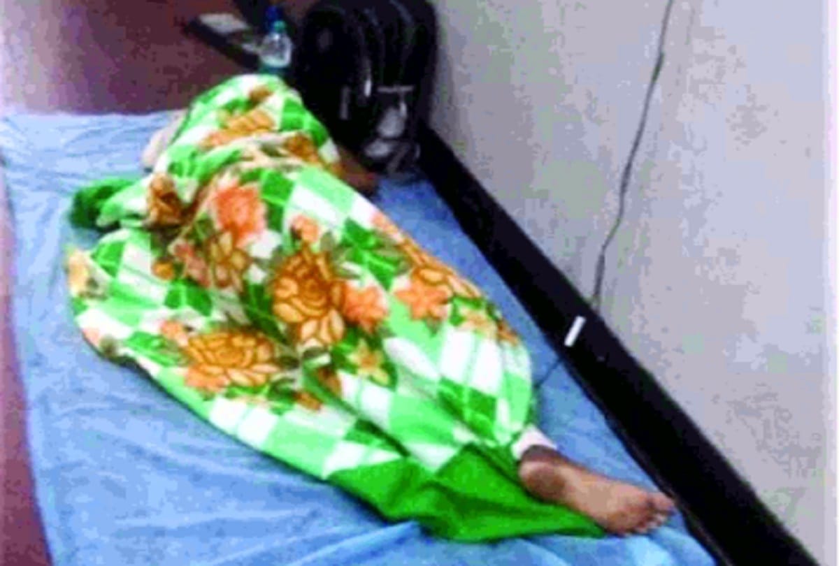 acid victim lying on a stretcher for three days in safdarjung hospital getting treatment after viral on social media