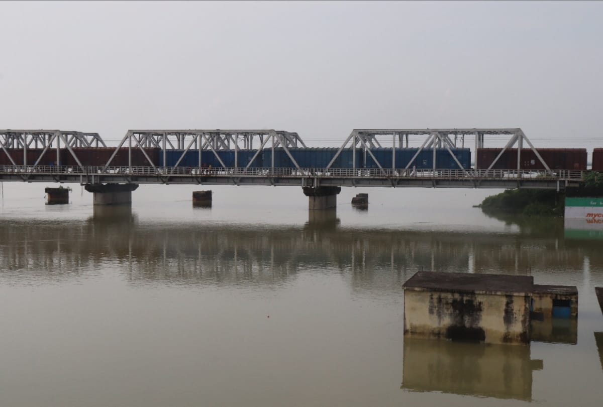 Population of 114 villages in Gorakhpur affected by floods