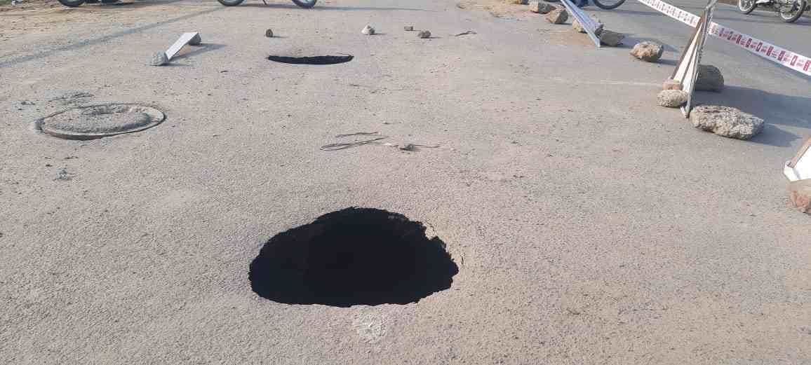 Now again on the mini bypass, the road sunken in another place