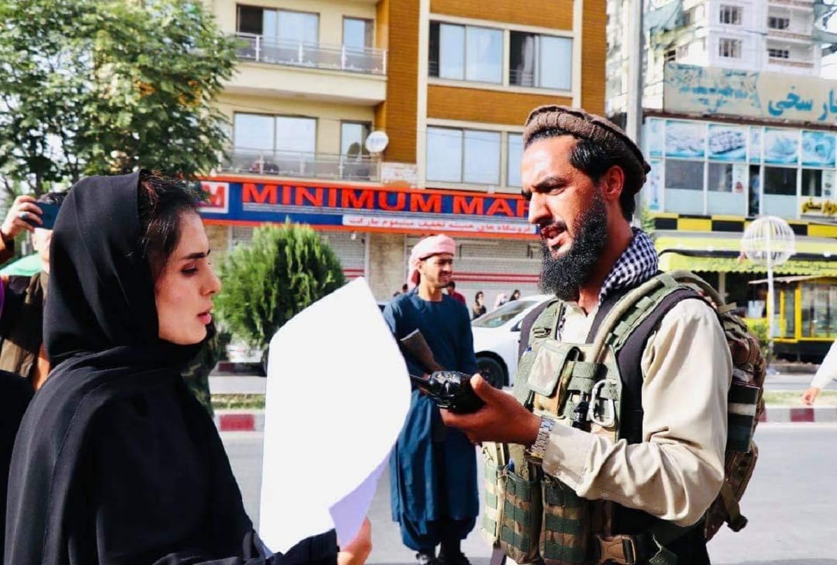 Afghanistan: 24-year-old Crystal Bayat, a student of Delhi University, has become the voice of women in Kabul in front of Taliban fighters