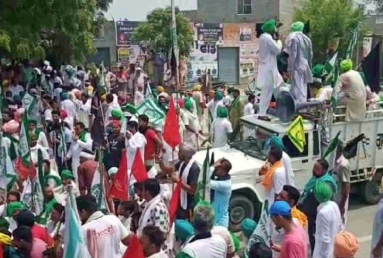 Farmers protest against Ashwani Sharma and Sukhbir Badal in Punjab