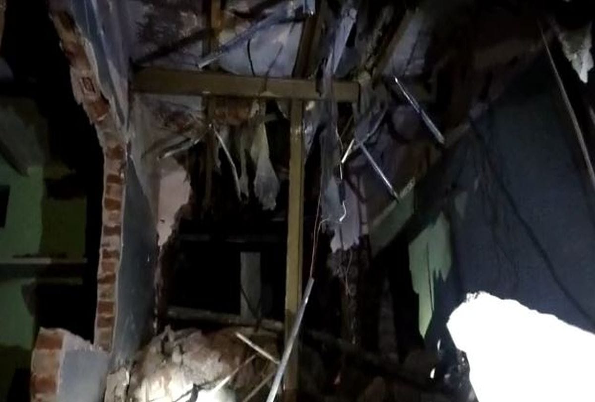raw house thatch collapsed child death and two girls injured in jaunpur