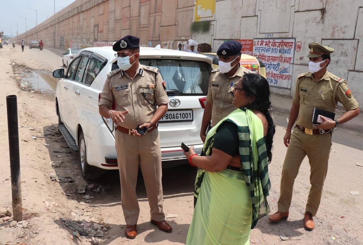 Agra petrol Pump Employee Loot News: loot of 11 lakh rupees with petrol pump employee miscreants bullet miss crime news