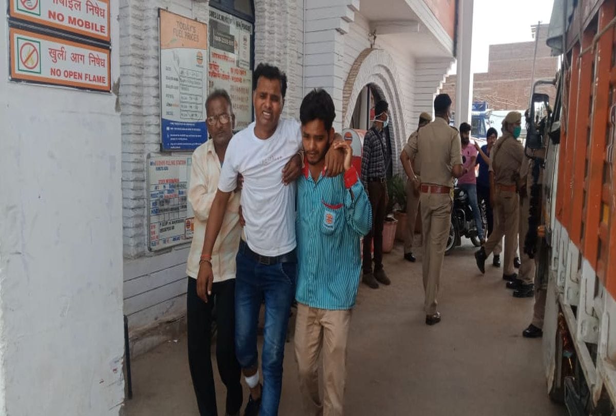 Agra petrol Pump Employee Loot News: loot of 11 lakh rupees with petrol pump employee miscreants bullet miss crime news