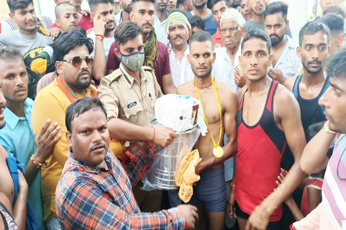 Kanha won the race competition in Nagla Sirji