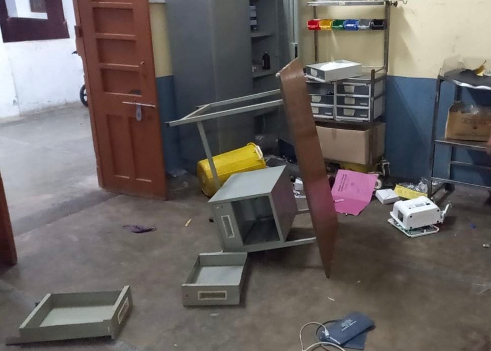 Patient dies in district hospital, uproar, sabotage, assault