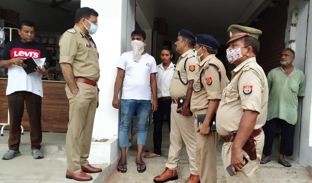 1.45 lakh looted from customer service center operator
