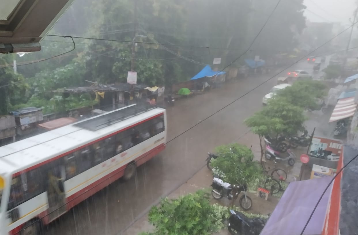 heavy rain in pratapgarh after noon on tuesday, relief from heat