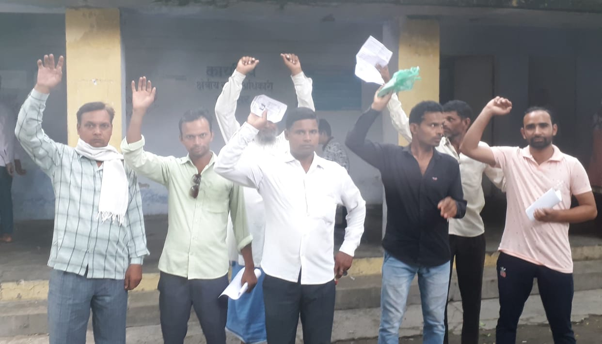 The villagers of Lalchandwala created a ruckus in the tehsil