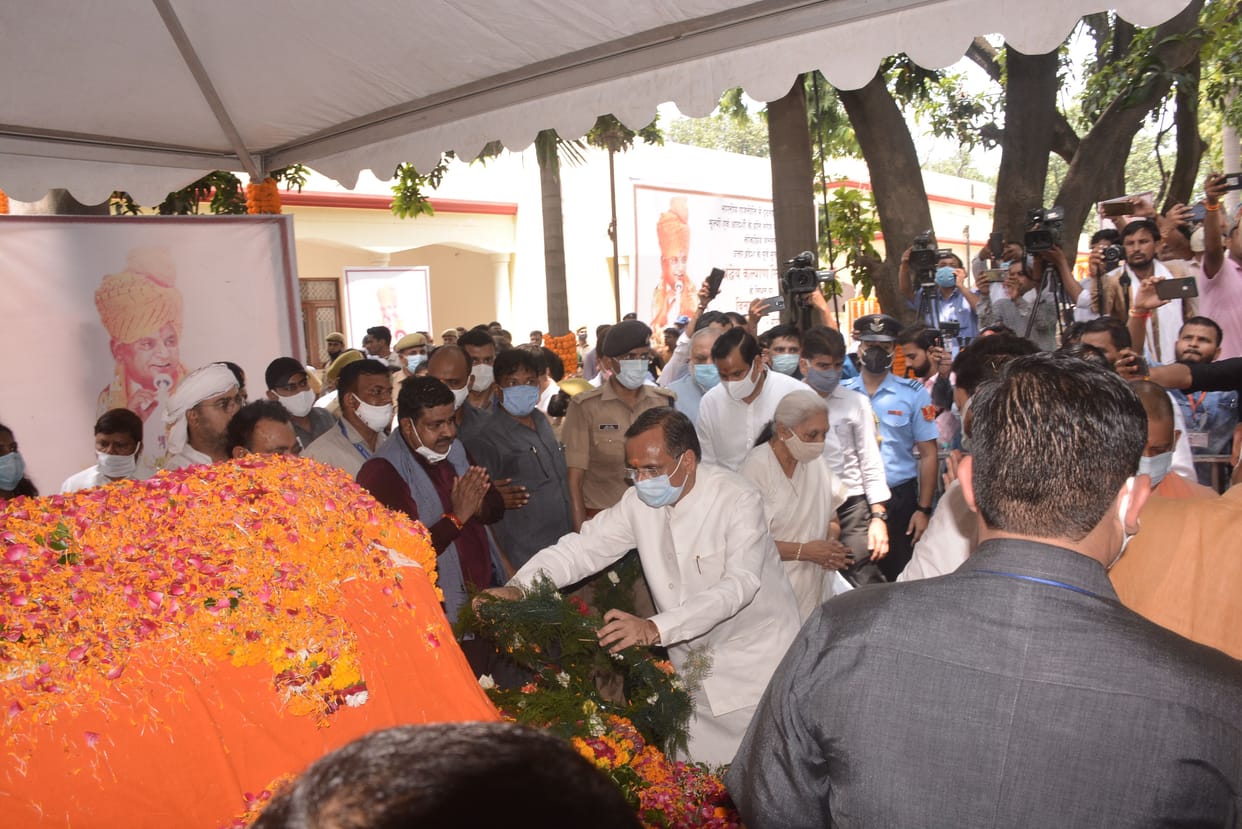 Thousands Pay tribute to Kalyan Singh in Aligarh