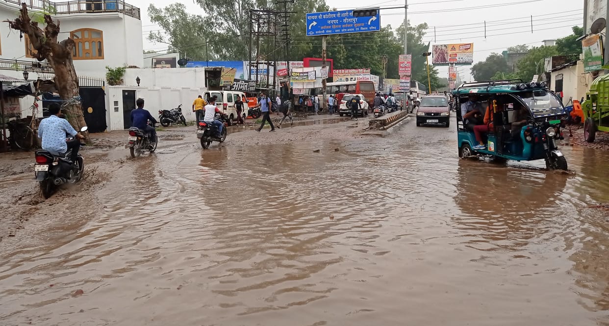 Roads submerged due to rain in the city