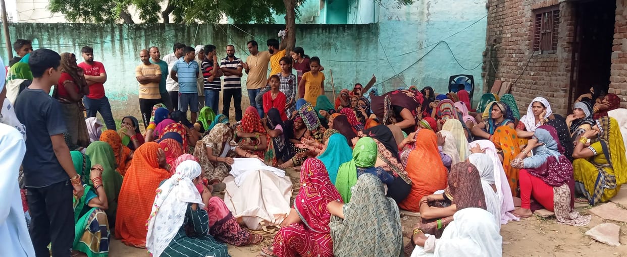 Hathras: Commando cremated with military honors in Motigarhi