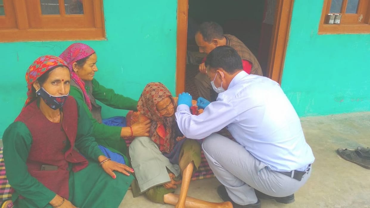 Vaccination to 100% population of the district in three days, Will give dose to the elderly, sick and differently-abled people near home from mobile van: Ashutosh