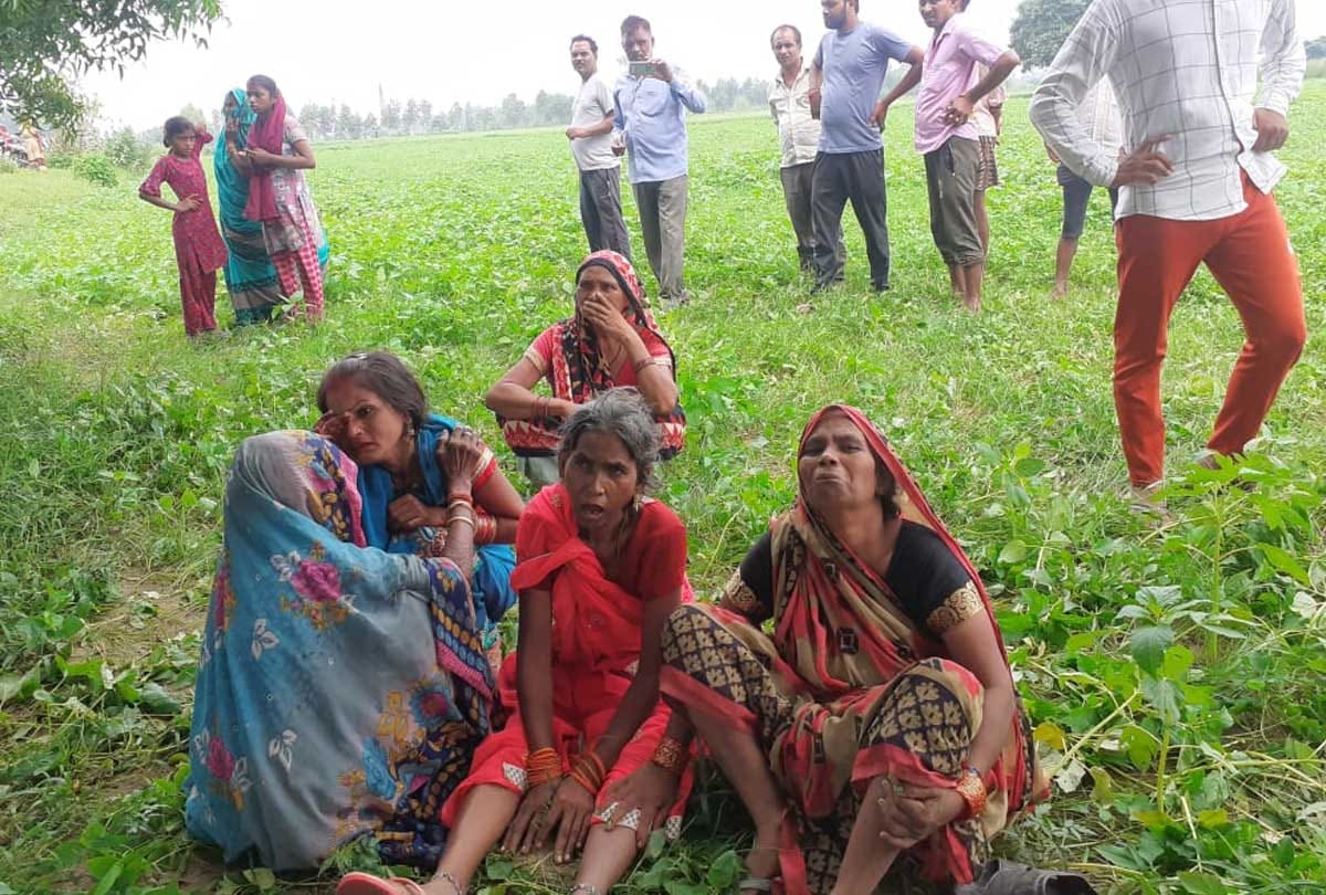 Unnao: Woman's body found hanging from tree, two including student hanged, police engaged in investigation