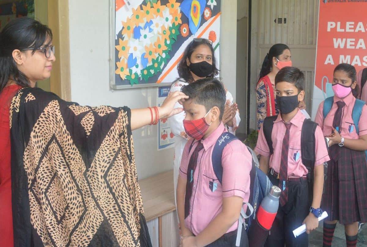Maharashtra School Reopens govt hopes students will enjoy being back to classrooms school education minister Varsha Gaikwad congratulates students