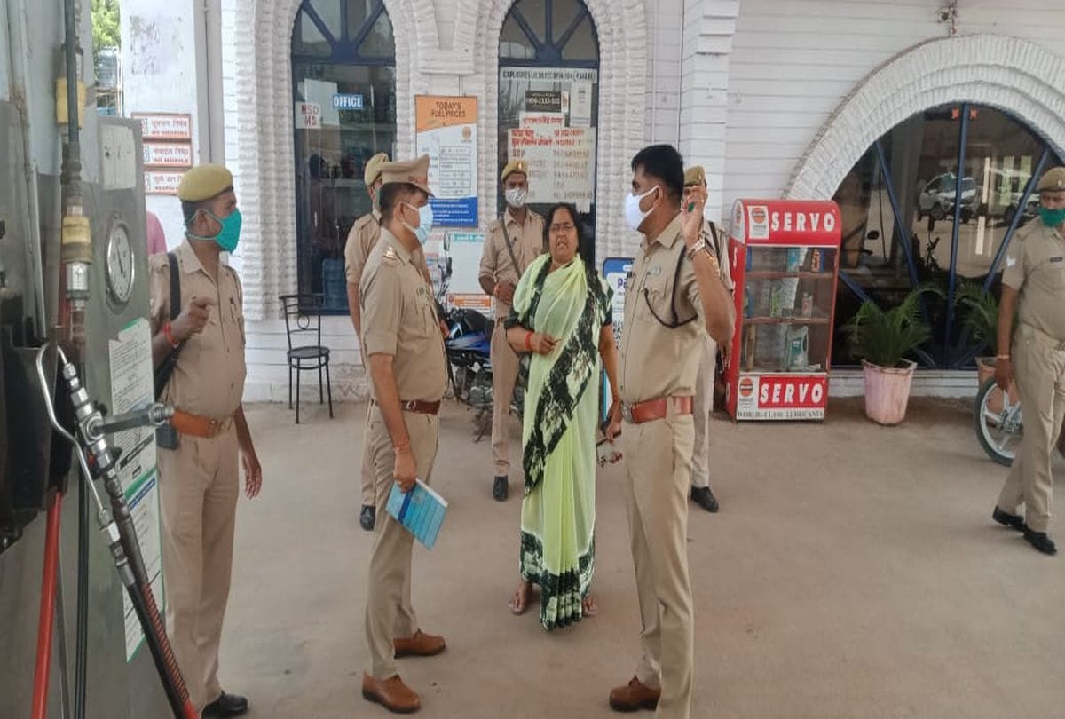 Agra petrol Pump Employee Loot News: loot of 11 lakh rupees with petrol pump employee miscreants bullet miss crime news
