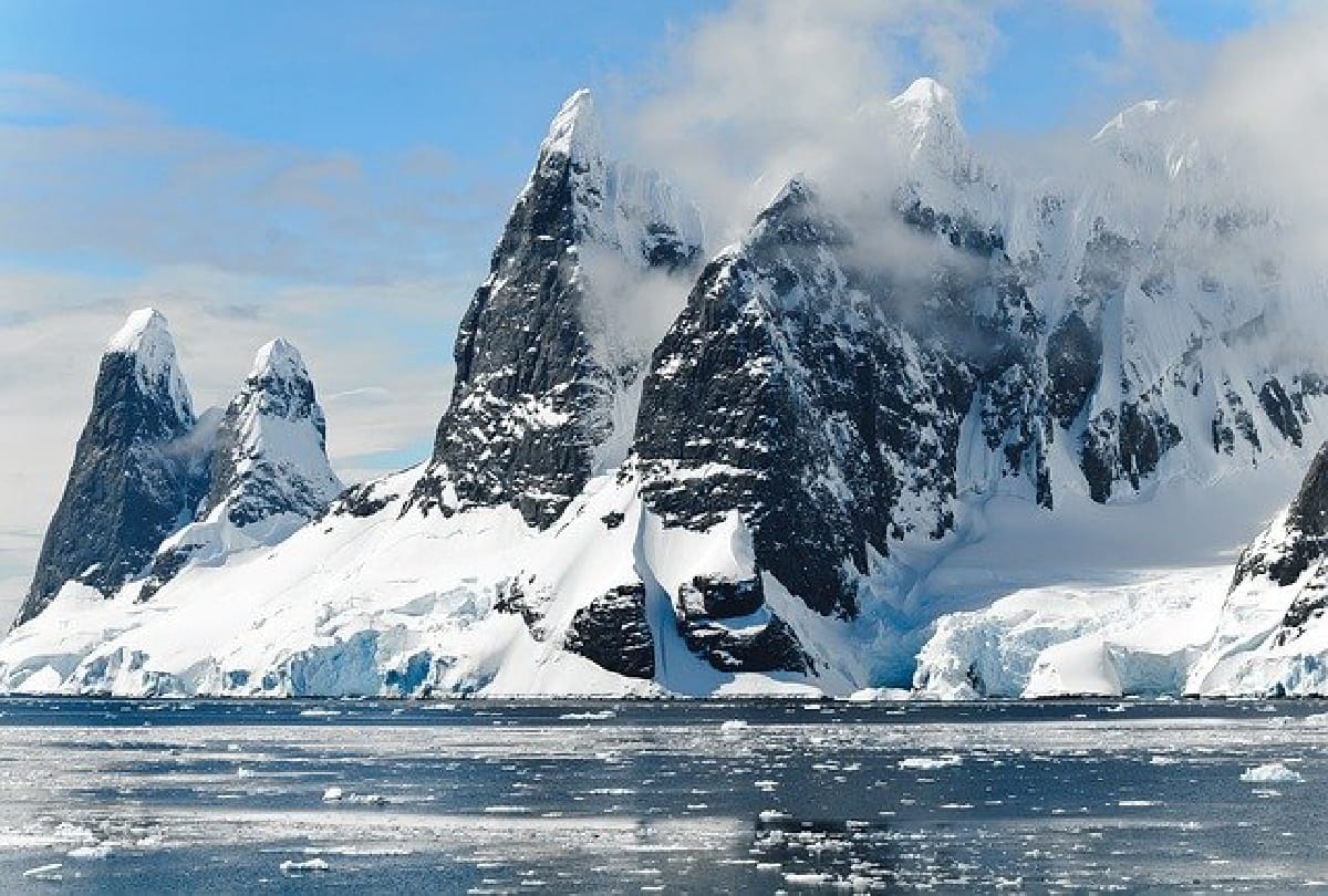 Global Warming if all the Antarctica glacier would melt millions of people would have to left their house