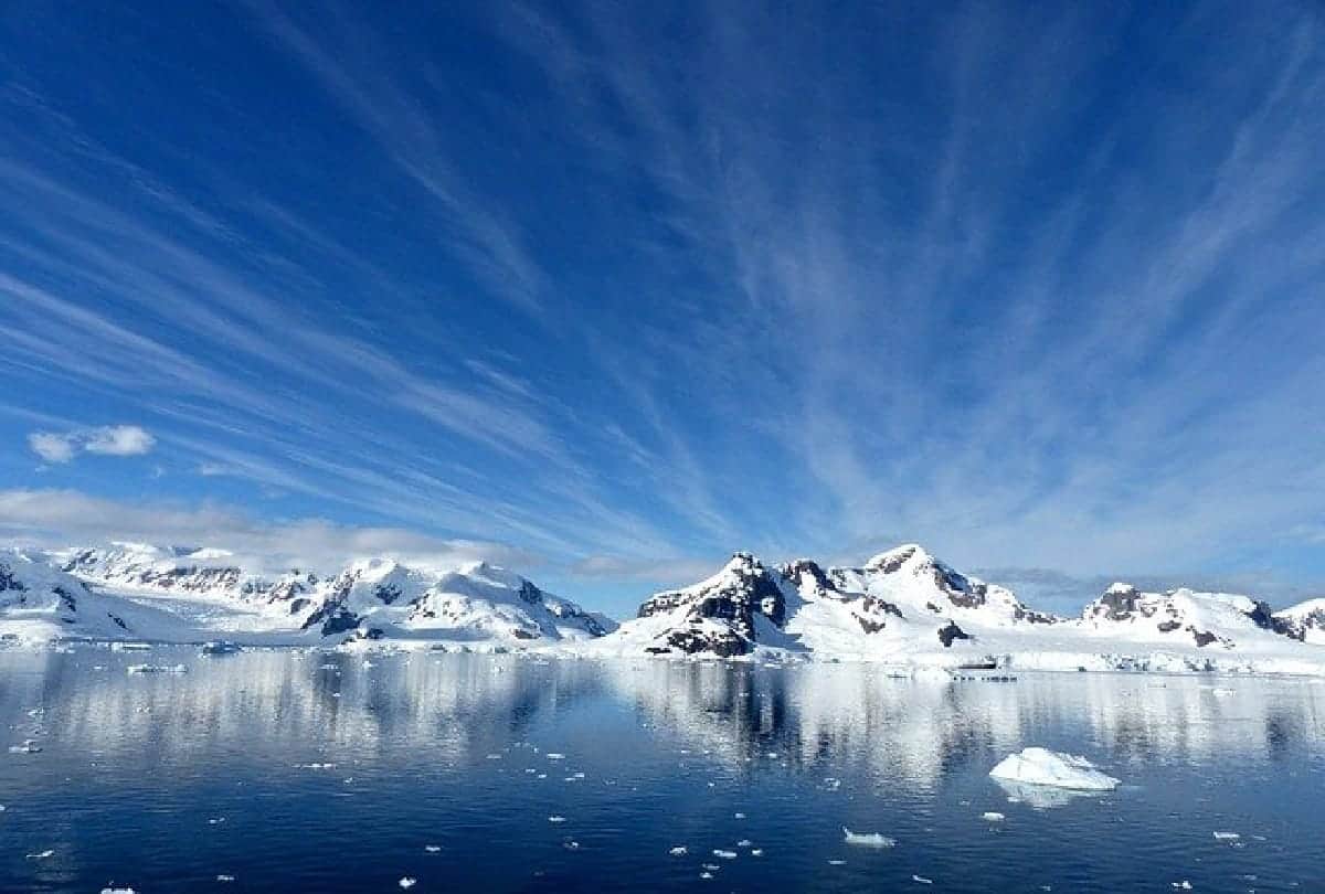 Global Warming if all the Antarctica glacier would melt millions of people would have to left their house