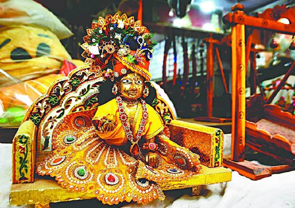 Krishna Janmashtami 2022 How Many Wives Did Krishna Have Know Krishna Ki Patrani Ke Naam In Hindi