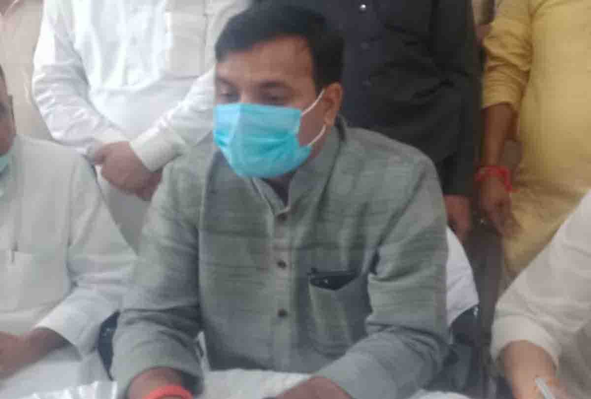 Basic Education Minister Dr. Satish reached Kanpur