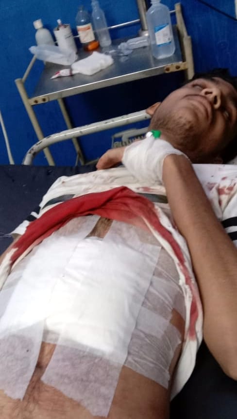 Knife in groups of students, two injured, one in custody