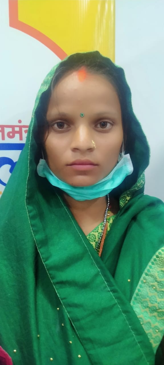 Ujjwala Yojana CM Yogi spoke to woman of Sonbhadra about cylinders