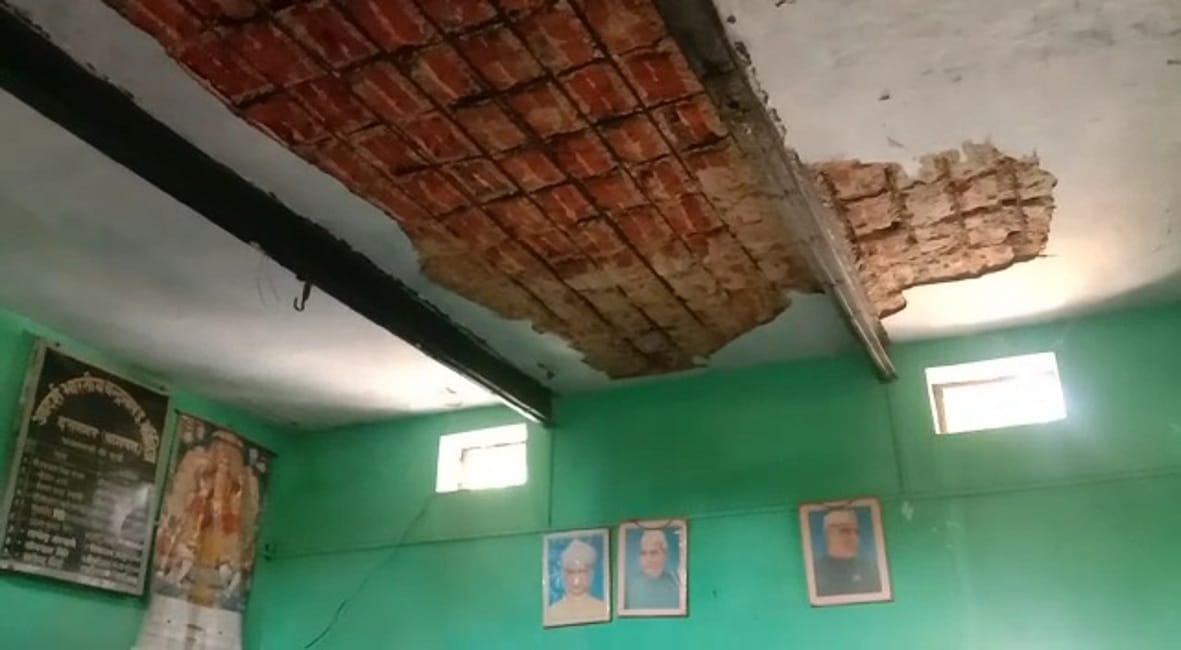 School building in dilapidated condition, parents reluctant to send school