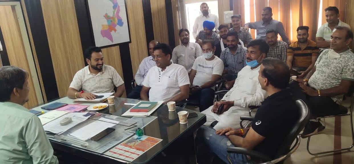 Projects worth crores of rupees stalled, the delay is heavy on the common man