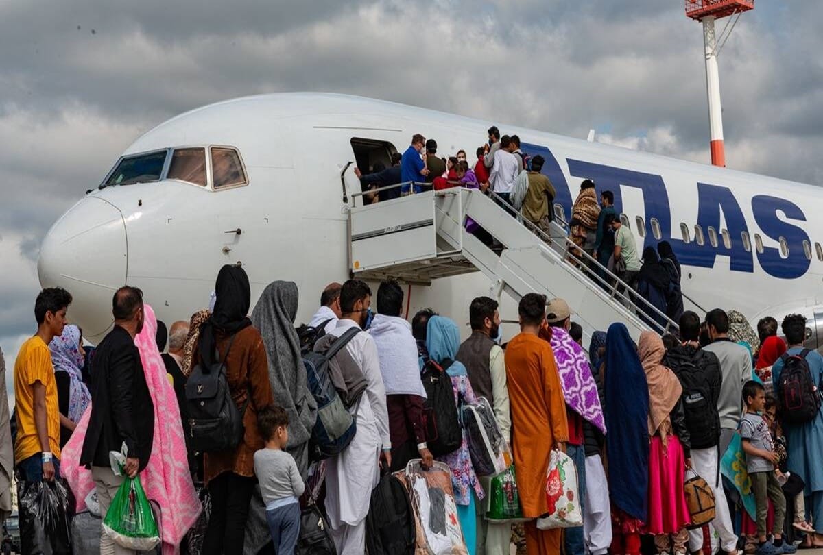 Flight: 100 Afghan citizens returned home from Delhi via Iran, Mahan Airs Kabul flight started