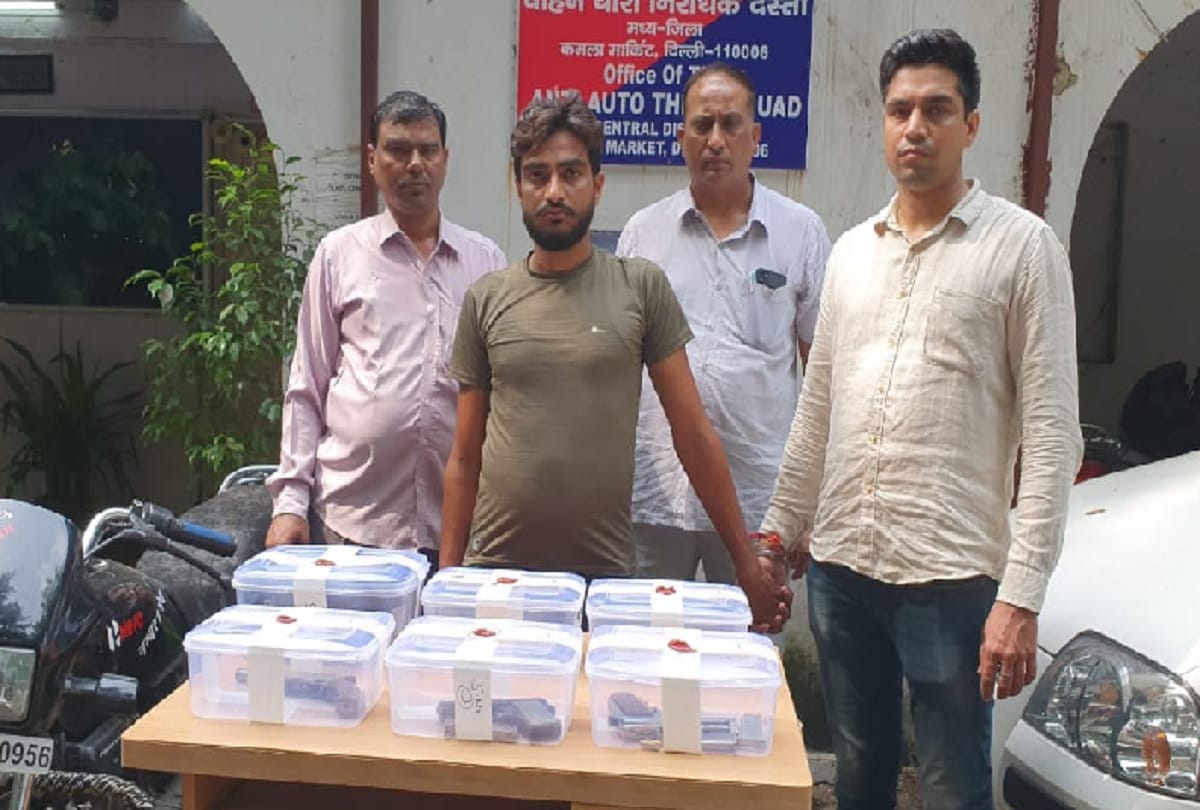 Delhi Police arrests arms smuggler Used to supply illegal weapons from Mathura