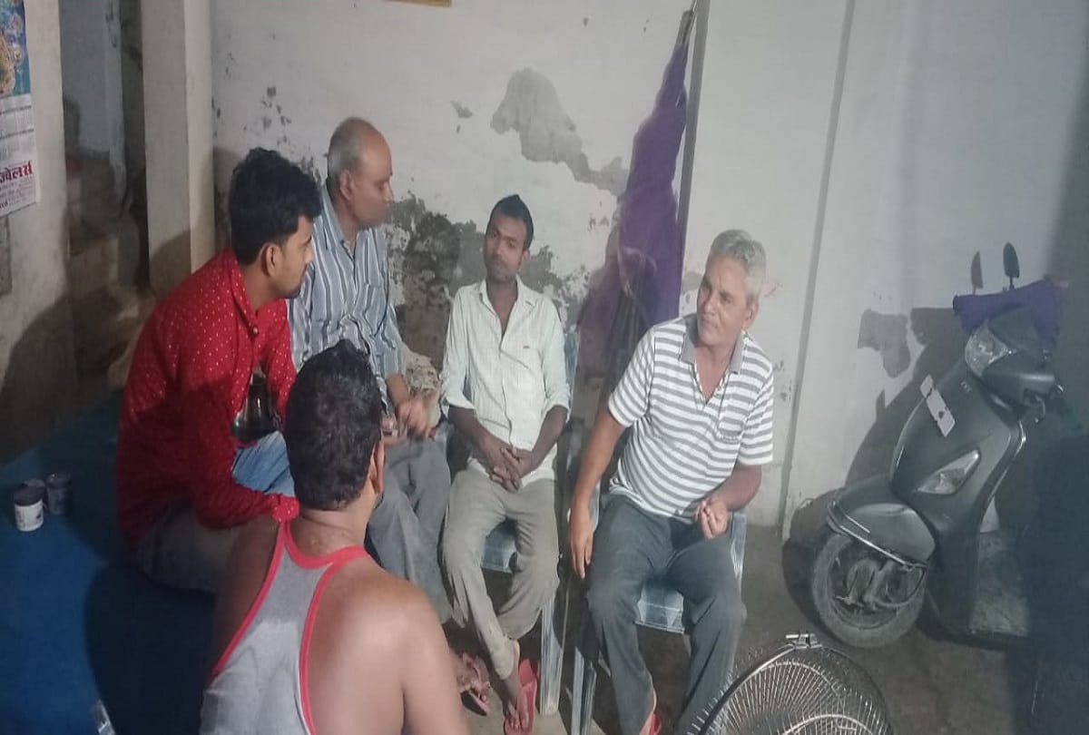 jewellery worth five lakh robbed from bullion trader in jaunpur who returning home after closing shop