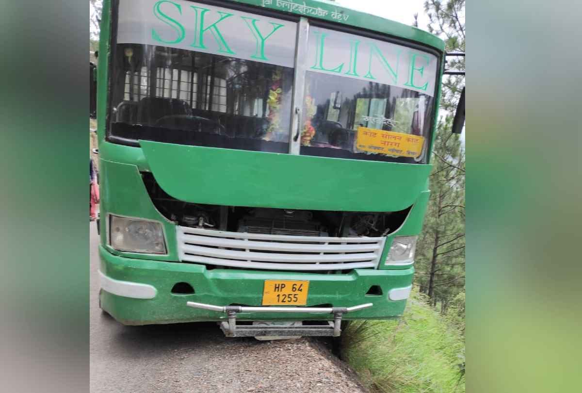 Private bus full of passengers narrowly escaped after falling into the trench in sirmour himachal