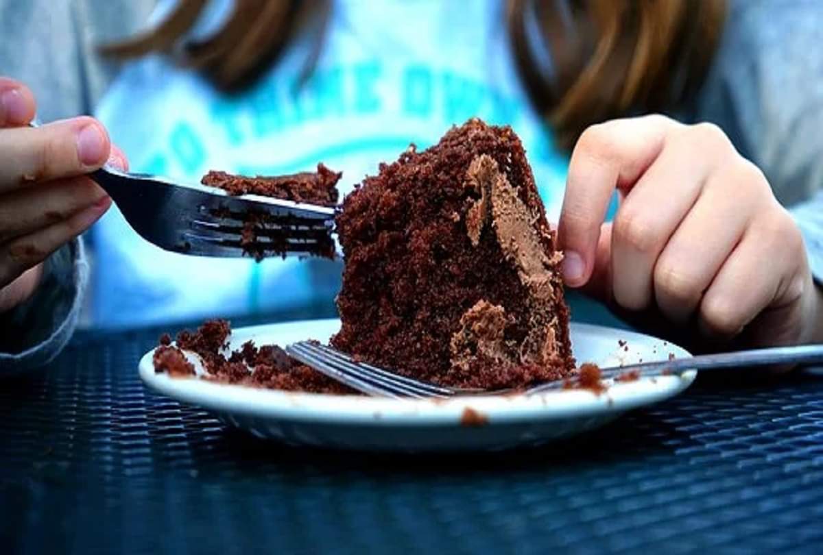 mud chocolate cake for kids make with easy recipe