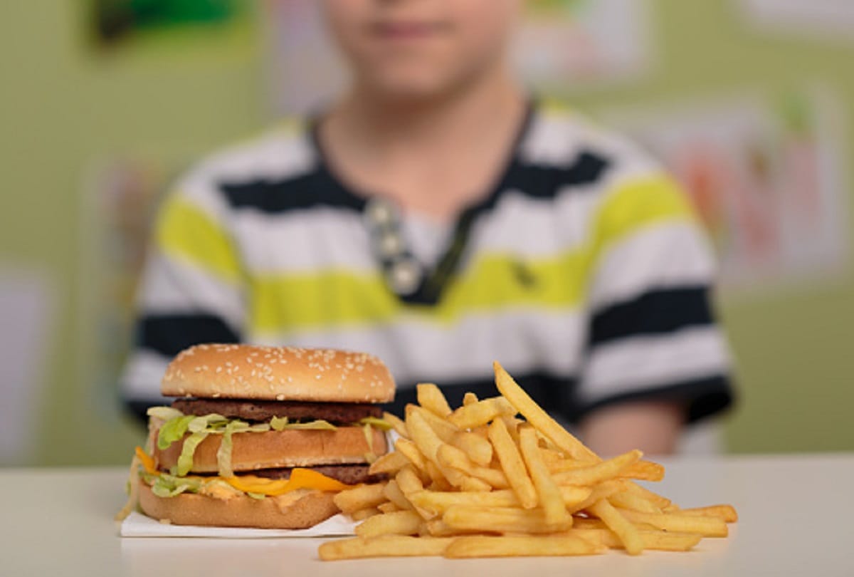 eating fast food reduce your life expectancy and years, pizza and fast foods are very harmful