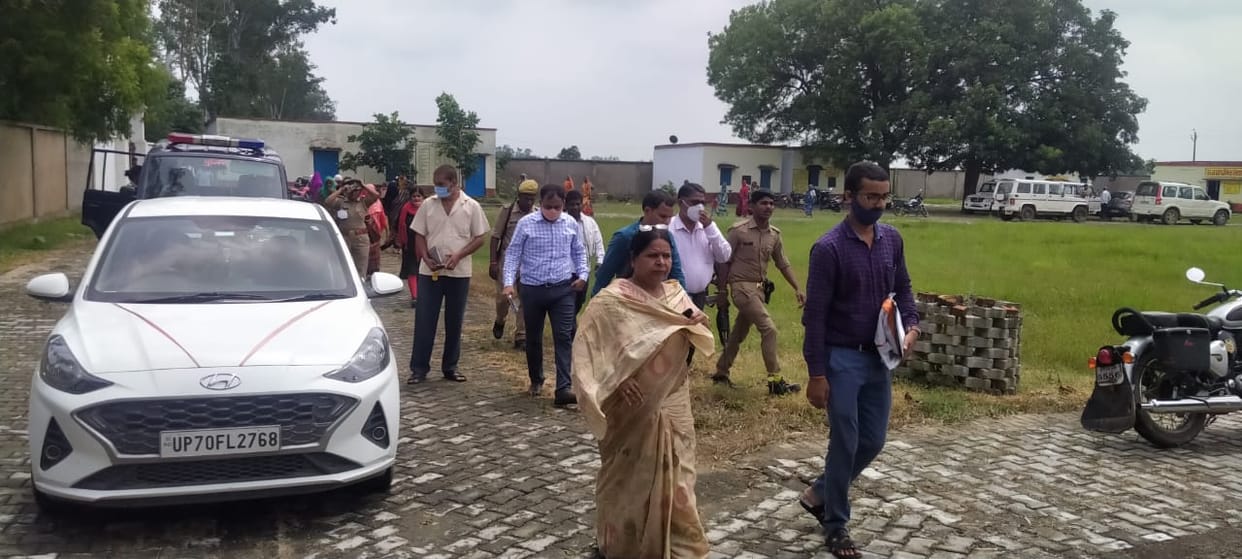 Sonbhadra: State women commission member held public hearing, said- take prompt action in cases of harassment of women